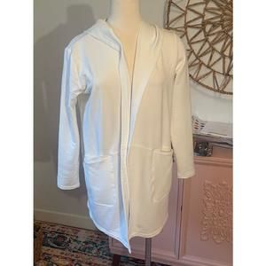 Women’s cream sketchers lightweight hoodigan 
New but has a couple‎ defects